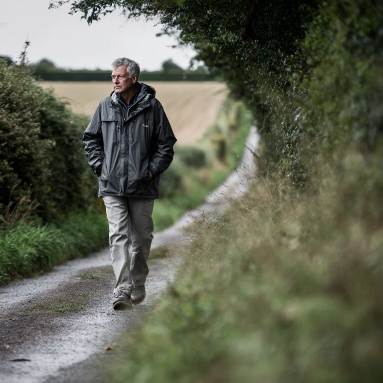 kinesport versailles, nos spécialités, kiné et rééducation orthopédique, prothèse hanche, prothèse genou, syndrome rotulien, raideur articulaire, Quand peut-on remarcher normalement après une prothèse totale de hanche