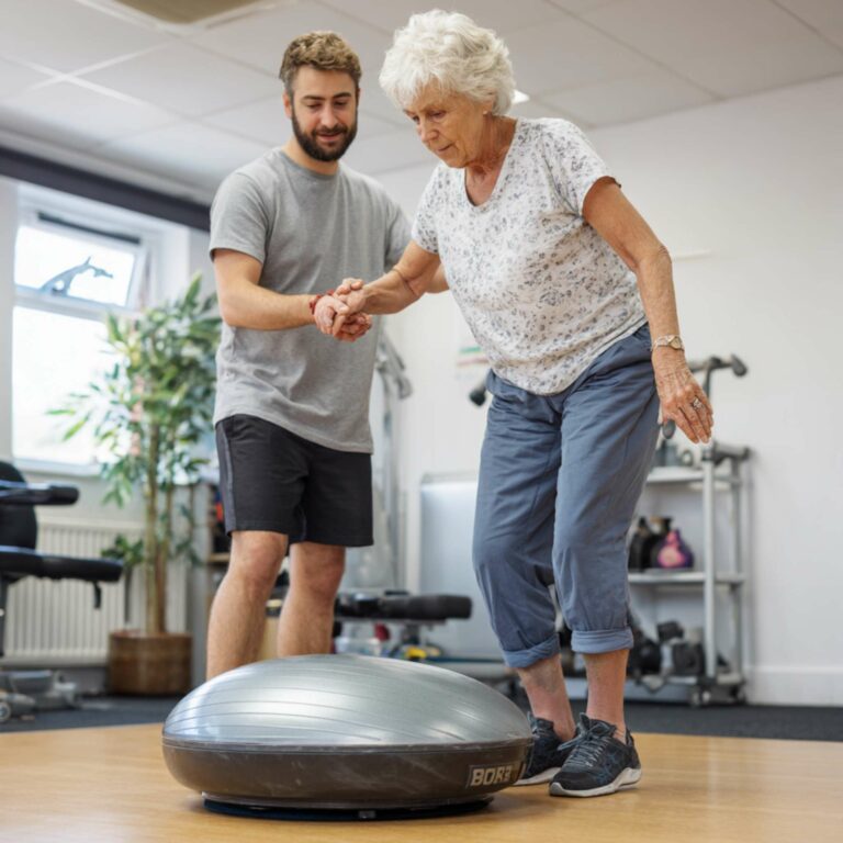 kiné sport versailles, nos spécialités, kinésithérapie vieillissement, équilibre et prévention des chutes kiné, entraîner son équilibre, kiné versailles