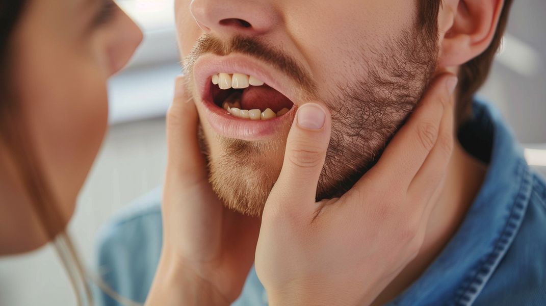 kinesport versailles, nos spécialités, rééducation maxillo-fasciale, rééducation orl, Pourquoi la douleur au visage augmente quand je parle ou que je mâche