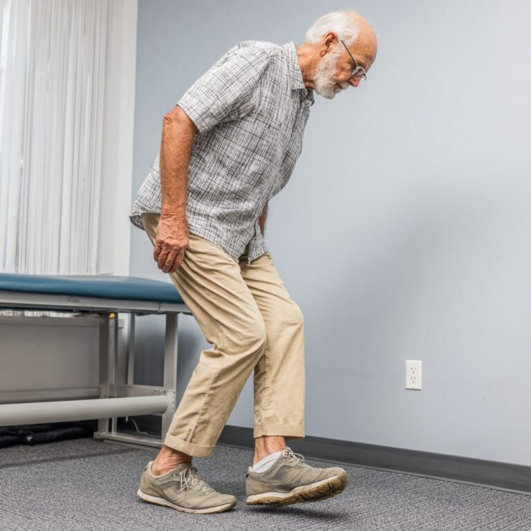 kiné sport versailles, nos spécialités, vieillissement, équilibre et autonomie, Est-ce normal d’avoir peur de tomber même sans être déjà tombé