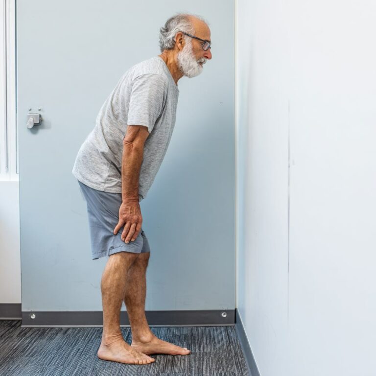 kinesport versailles, nos spécialités, kiné et rééducation orthopédique, prothèse hanche, prothèse genou, syndrome rotulien, raideur articulaire, Pourquoi le genou fatigue-t-il vite après une prothèse totale de genou