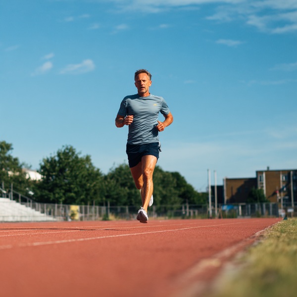 kiné sport versailles, nos spécialités, Kinésithérapie du sport : principes, prévention et performance,Courir après 40 ans : faut-il adapter son volume d’entraînement