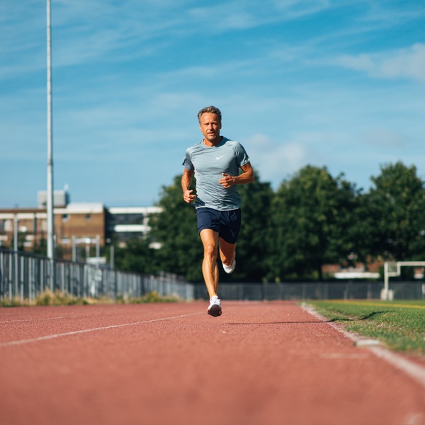 kiné sport versailles, nos spécialités, Kinésithérapie du sport : principes, prévention et performance, Pourquoi la récupération change avec l’âge chez le coureur